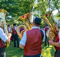 fileadmin/roha/images_galerie/orte_landschaft/Teisendorf/Gaufest-GauverbandI-Freitag14.-Sonntag23.Juli2023/BR-GAUFEST-TEIS-2023-2-1707-2-D-roha-Tracht-Gaufest-Teisendorf-Standkonzert-Musikkapelle.png