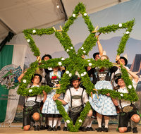 fileadmin/roha/Gautrachtenfest/Bilderglalerie/Gaufest-2023/Gauheimatabend/BR-GAUFEST-TEIS-2023-2-2217-4-D-roha-Tracht-Gaufest-Teisendorf.png