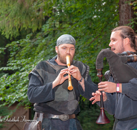 fileadmin/roha/images_galerie/brauchtum/Ritter-Mittelalter/BR-MITTELALT-PID-2016-1844-01-D-roha-Brauchtum-Mittelalterfest-Piding-Schloss-Staufeneck-Dudelsack-Floete.png