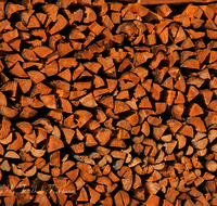 fileadmin/roha/images_galerie/dies_das/LANDA-BRENN-HOLZ-0001-D-roha-Landart-Brennholz-Scheite-Fichte.png