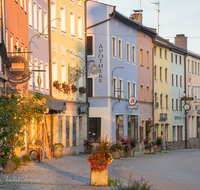 fileadmin/roha/images_galerie/orte_landschaft/Teisendorf/Teisendorf-Markt/TEI-MA-0047-02-D-roha-Teisendorf-Marktstrasse-Fassade.png