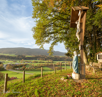 fileadmin/roha/images_galerie/kirche_religion/Teisendorf/KKKM-TEIS-SCHELM-0100-D-roha-Wegkreuz-Teisendorf-Schelmberg-Schoedling.png