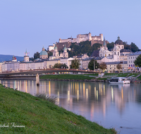 fileadmin/roha/images_galerie/orte_landschaft/Salzburg/Nacht-Salzburg/SA-ALTST-NACHT-0007-0-2-D-roha-Salzburg-Altstadt-Nacht-Panorama-Salzach-Dom-Festung-Kollegienkirche.png