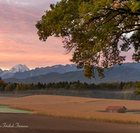 fileadmin/roha/images_galerie/stimmung-Sonne/STIM-SAALD-WATZ-0001-D-roha-Stimmung-Sonnenaufgang-Saaldorf-Watzmann.png