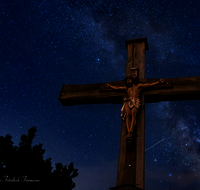 fileadmin/roha/images_galerie/kirche_religion/Berchtesgaden/LANDS-HIM-NA-STE-RO-2313-D-roha-Landschaft-Himmel-Nacht-Sterne-Kreuz-Rossfeld.png