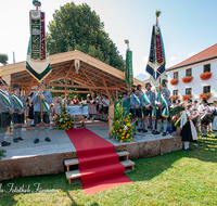 fileadmin/roha/images_galerie/orte_landschaft/Anger/Anger-Trachten-Musik-Fest/BR-FEST-ANG-MUS-TRACH-2018-08-19-1116-03-D-roha-Brauchtum-Fest-Anger-Trachtenverein-Musikkapelle-Festaltar.png