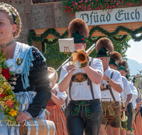 fileadmin/roha/images_galerie/orte_landschaft/Anger/Anger-Trachten-Musik-Fest/BR-FEST-ANG-MUS-TRACH-2018-08-19-1212-05-D-roha-Brauchtum-Fest-Anger-Trachtenverein-Musikkapelle-Festzug.png