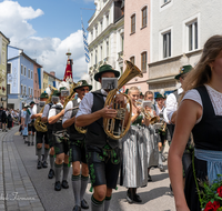 fileadmin/roha/Gautrachtenfest/Bilderglalerie/Gaufest-2023/Festsonntag/BR-GAUFEST-TEIS-2023-3-1144-1-D-roha-Tracht-Gaufest-Teisendorf.png