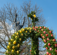 fileadmin/roha/images_galerie/brauchtum/Ostern/BR-OST-BRUN-SURH-0005-D-roha-M-Osterbrunnen-Surheim-Stephanus.png