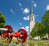 fileadmin/roha/Interessantes-in-Kurzform/FREIL-KREISV-EISB-0007-03-D-roha-Freilassing-Eisenbahn-Lok-Treib-Achse-Rupertuskirche-Blumenwiese.png