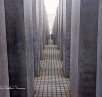 fileadmin/roha/images_galerie/orte_landschaft/Berlin/BERL-DENK-JUD-0004-D-roha-Berlin-Denkmal-Juden-Stelen-Holocaust.png