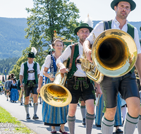 fileadmin/roha/images_galerie/orte_landschaft/Teisendorf/Neukirchen/Trachtenfest-Neukirchen-2019/BR-FEST-NEUK-TRACH-2019-08-11-1156-03-D-roha-Brauchtum-Fest-Neukirchen-Trachtenverein-Festzug.png