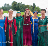 fileadmin/roha/images_galerie/brauchtum/Ritter-Mittelalter/BR-MITTELALT-PID-2016-1639-01-D-roha-Brauchtum-Mittelalterfest-Piding-Schloss-Staufeneck-Ritter-Burgfraeulein.png