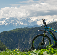 fileadmin/roha/images_galerie/Freizeit-Sport/E-Bike/SPO-E-BIKE-KALLB-0003-D-roha-Sport-E-Bike-Kallbrunn-Alm.png