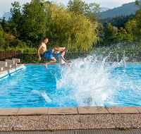 fileadmin/roha/images_galerie/orte_landschaft/Teisendorf/Schwimmbad/TEI-SCHWIMMB-2018-1902-04-D-roha-Teisendorf-Schwimmbad.png