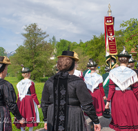 fileadmin/roha/images_galerie/brauchtum/Tracht/Trachtenwallfahrt_Raiten/BR-TRACH-WALL-RAI-0052-D-roha-Brauchtum-Tracht-Trachtenwallfahrt-Raiten-Chiemgau-Alpenverband-Blumenwiese.png