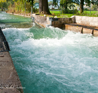 fileadmin/roha/images_galerie/orte_landschaft/Salzburg/Almkanal/SA-B-ALMK-WEL-0002-D-roha-Salzburg-Almkanal-Wasser-Kanal-Welle.png