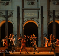 fileadmin/roha/images_galerie/orte_landschaft/Salzburg/Jedermann/2015/SA-KU-JEDERM-2015-2255-01-D-roha-Salzburg-Festspiele-Jedermann-Theater-Dom.png