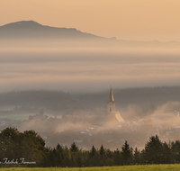 fileadmin/roha/images_galerie/stimmung-Sonne/STIM-TEI-GRAF-0001-D-roha-Stimmung-Teisendorf-Nebel.png