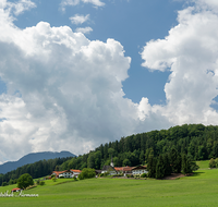 fileadmin/roha/images_galerie/orte_landschaft/Ainring/AINR-BICH-0009-D-roha-Ainring-Bicheln-Wolkenhimmel.png