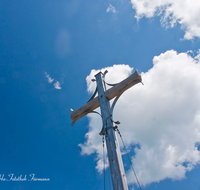 fileadmin/roha/images_galerie/kirche_religion/Aschau/ASCHAU-SACHR-GEIGLST-0019-D-roha-Aschau-Sachrang-Geigelstein-Gipfelkreuz-Wolkenhimmel.png