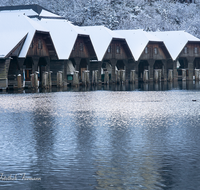 fileadmin/roha/images_galerie/orte_landschaft/Berchtesgaden/Koenigssee/BGD-KOE-SCHIFF-WI-0001-0-01-D-roha-Berchtesgaden-Koenigssee-Seelaende-Winter-Schnee.png