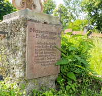 fileadmin/roha/images_galerie/orte_landschaft/Laufen/Klosterfriedhof/LAUF-KAPUZ-KI-0026-04-D-roha-Laufen-Kapuzinerkloster-Friedhof-Blumenwiese.png