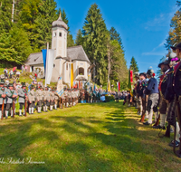 fileadmin/roha/images_galerie/orte_landschaft/Aschau/BR-SCHUETZ-WALLF-SACH-0001-D-roha-Brauchtum-Schuetzen-Wallfahrt-Oelbergkapelle-Sachrang-Aschau.png