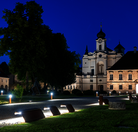 fileadmin/roha/images_galerie/orte_landschaft/Burghausen/BURGH-RAITH-NA-0002-D-roha-Burghausen-Raitenhaslach-Kloster-Kirche-Nacht.png