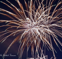 fileadmin/roha/images_galerie/brauchtum/Feuerwerk/FEU-WER-0002-D-roha-Feuerwerk-Rakete-Pyrotechnik.png