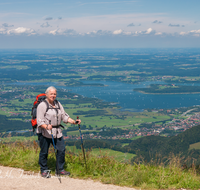 fileadmin/roha/images_galerie/Freizeit-Sport/Wandern/ASCHAU-KAMP-WAN-0006-D-roha-Aschau-Kampenwand-Chiemsee-Wanderer.png