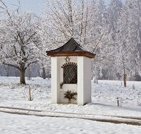 fileadmin/roha/images_galerie/kirche_religion/Teisendorf/KKKM-TEIS-MITTERECK-0001-D-roha-Kapelle-Teisendorf-Mittereck-Mooseck-Winter.png