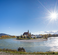 fileadmin/roha/images_galerie/orte_landschaft/Laufen/LAUF-SALZA-SO-0005-D-roha-Laufen-Salzach-Schleife-Stiftskirche-Sonne.png