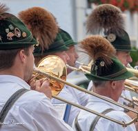 fileadmin/roha/images_galerie/musik/Blasmusik/Anger_-_Aufham/MU-BLA-ANG-0200-1951-01-D-roha-Musik-Blasmusik-Musikkapelle-Anger-Hoeglwoerth-Dorfplatz-Standkonzert.png