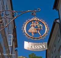 fileadmin/roha/images_galerie/orte_landschaft/Salzburg/Zunftzeichen/SA-ZUNFTZ-0003-1-D-roha-Salzburg-Zunftzeichen-Getreidegasse.png