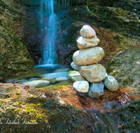 fileadmin/roha/images_galerie/orte_landschaft/Schneizlreuth/SCHNEILZL-WEISSB-STEINM-0009-D-roha-Schneizlreuth-Weissbachschlucht-Wasser-Steinmandl.png