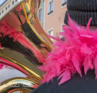 fileadmin/roha/images_galerie/brauchtum/Fasching/BR-FASCHI-MA-ZU-2015-1516-01-D-roha-Brauchtum-Fasching-Zug-Teisendorf-Marktstrasse-Musikkapelle.png