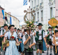 fileadmin/roha/Gautrachtenfest/Bilderglalerie/Gaufest-2023/Festsonntag/BR-GAUFEST-TEIS-2023-3-1145-02-D-roha-Tracht-Gaufest-Teisendorf.png