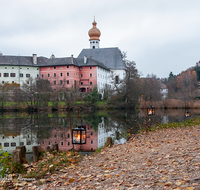 fileadmin/roha/images_galerie/brauchtum/Weihnachten-Laternenzauber-Anger/BR-WEIH-HOE-LA-2016-11-26-1614-1701-D-roha-Brauchtum-Weihnachten-Hoeglwoerth-See-Anger-Laternenzauber.png