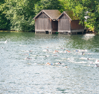 fileadmin/roha/images_galerie/Freizeit-Sport/Triathlon_und_Lauf/SPO-TRIATH-ANG-0005-2010-1604-00-01-D-roha-Sport-Triathlon-Anger-Schwimmen-Hoeglwoerth-See.png