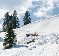 fileadmin/roha/images_galerie/orte_landschaft/Stoisser-Alm/TEI-STO-SCHN-0005-D-roha-Teisendorf-Anger-Stoisser-Alm-Schnee-Raeumen.png