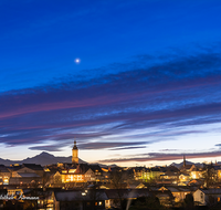 fileadmin/roha/images_galerie/orte_landschaft/Traunstein/TRAUN-NA-0001-D-roha-Traunstein-Panorama-Nacht-Himmel.png