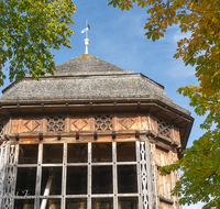 fileadmin/roha/images_galerie/orte_landschaft/Bad-Reich-Kurgarten-Beleuchtung/BAD-REI-KURGAR-0030-01-D-roha-Bad-Reichenhall-Kurgarten-Gradierhaus.png