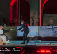 fileadmin/roha/images_galerie/orte_landschaft/Salzburg/Jedermann/2017/SA-KU-JEDERM-2017-2231-01-D-roha-Salzburg-Festspiele-Jedermann-Theater-Teufel-Koffler.png