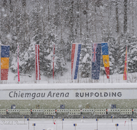 fileadmin/roha/images_galerie/Freizeit-Sport/Biathlon/2017-Biathlon/SPO-BIATH-2017-1229-4371-D-roha-Sport-Biathlon-Ruhpolding-Chiemgau-Arena-Winter-Schnee-Stadion.png