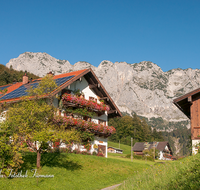 fileadmin/roha/images_galerie/architektur-Haeuser/BGD-MARKT-SCHEL-0005-D-roha-Berchtesgaden-Marktschellenberg-Untersberg-Bauernhof-Blumenschmuck.png