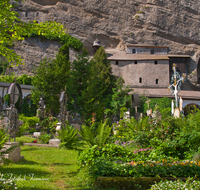 fileadmin/roha/images_galerie/orte_landschaft/Salzburg/St-Peter-Katakomben/SA-STPETER-FRIED-0023-D-roha-Salzburg-Friedhof-St-Peter-Grab-Gruft-Katakomben.png