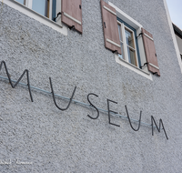 fileadmin/roha/images_galerie/orte_landschaft/Teisendorf/Achthal/TEI-ACHT-0038-D-roha-Teisendorf-Achthal-Museum-Schriftzug.png