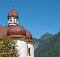 fileadmin/roha/images_galerie/orte_landschaft/Berchtesgaden/Koenigssee/BGD-KOE-BA-0019-02-D-roha-Berchtesgaden-Koenigssee-Bartholomae-Hirschau-rote-Kuppel.png