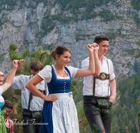 fileadmin/roha/images_galerie/brauchtum/Tracht/BR-ALMM-STEIN-ALM-1415-01-D-roha-Brauchtum-Almmesse-Piding-Steineralm-Trachtenverein-Anger-Hoeglwoerth-D-Staufenecker-Muehlradl.png